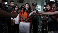 Komisi Pemberantasan Korupsi (KPK) kembali memeriksa tersangka Damayanti Wisnu Putranti (DWP).