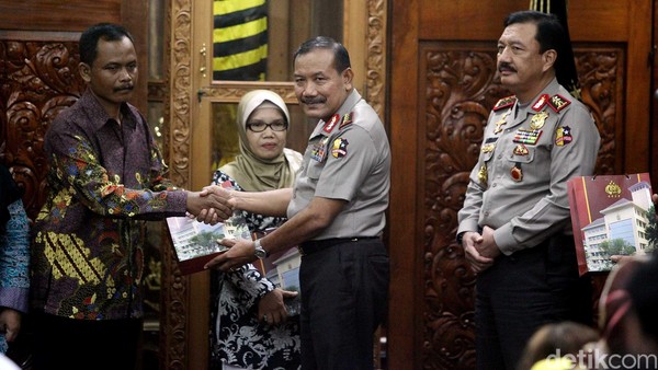 Polri Beri Santunan Keluarga Korban Bom Thamrin