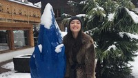 Raline Shah kerap mengunggah foto-foto liburannya di Instagram. Belum lama ini ia tampak asyik berlibur di Swiss. (Instagram/raline_shah)