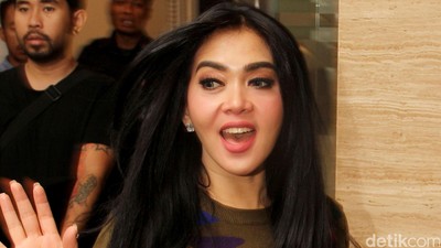 Guys, Syahrini Mau Tur Asia Lho