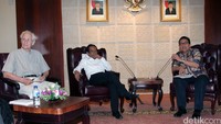Pertemuan berlangsung di ruang pimpinan DPD Komplek Parlemen, Senayan Jakarta, Jumat (22/1/2016).