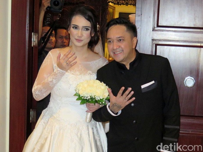 Reaksi Franky Sihombing dan Feby Febiola Disebut Hot Couple