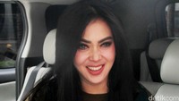 Syahrini saat di kawasan Kebon Jeruk, Jakarta Barat, Kamis (21/1/2016). Pool/Ismail/detikFoto.