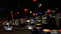 Suasana kawasan SCBD yang dipenuhi lampion pada Jumat (22/1) lalu.