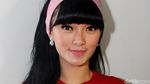 Ooh La La... Zaskia Gotik Merah Menyala