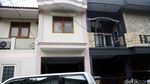 Ini Rumah Pengoplos Miras Yang Digerebek Polisi