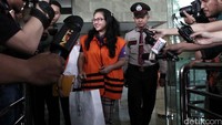 Damayanti disangka telah menerima suap senilai SGD 404 ribu. Namun KPK menutup rapat soal proyek yang diamankan Damayanti. 