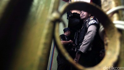 Polisi Gerebek Bandar Narkoba di Johar Baru