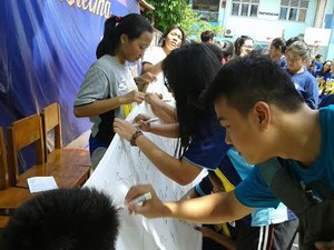 SMAK Stella Maris Surabaya Galang Tanda Tangan Ora Wedi Teroris