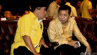 Mantan Ketua DPR Setya Novanto juga tampak hadir.