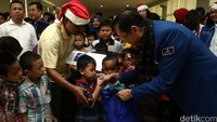 DPP Partai Demokrat melakukan perayaan natal bersama anak-anak pantai asuhan.