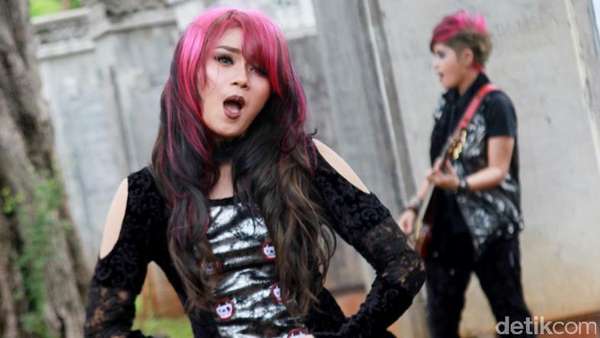 The Virgin Tampil Gothic The Virgin Tampil Gothic