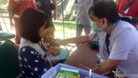 Sebagian dari mereka, usai sarapan langsung diperiksa kesehatannya.