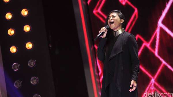 Aksi Kikan Jadi Vokalis Kotak Aksi Kikan Jadi Vokalis Kotak