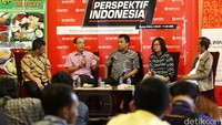 Taufiqulhafi Anggota Komisi 3 DPR RI, Amich Alhumami ahli antropologi politik, Puri Kencana Putri wakil koordinator Kontras, dan Nurcholis Ketua Kom Nas Ham menjadi pembicara dalam diskusi di Jakarta, Sabtu (23/1/2016).