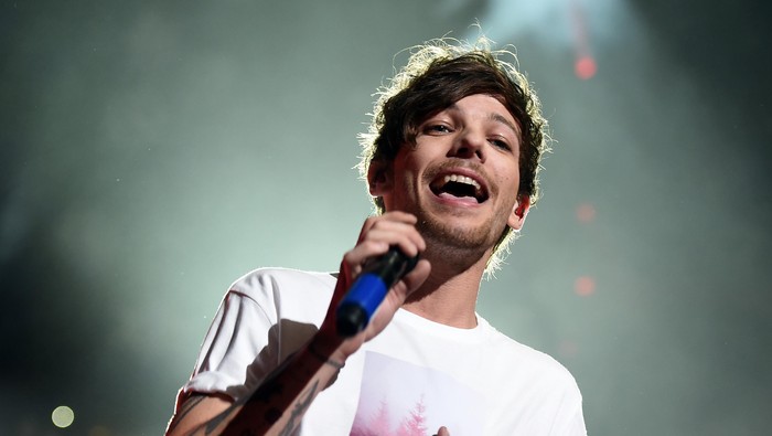 DALLAS, TX - DECEMBER 01:  Singer Louis Tomlinson of musical group One Direction performs onstage during 106.1 KISS FMs Jingle Ball 2015 presented by Capital One at American Airlines Center on December 1, 2015 in Dallas, Texas.  (Photo by Kevin Winter/Getty Images for iHeartMedia)