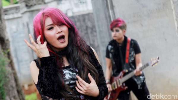 The Virgin Tampil Gothic The Virgin Tampil Gothic