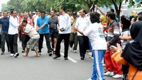 Salah satu momen dimana Jokowi bersama Andika itu di kegiatan CFD di Solo berpusat di Jalan Slamat Riyadi, Andika memang kerap mendampingi Jokowi saat itu. (Foto: Cahyo/Setpres, Minggu (24/1/2016))