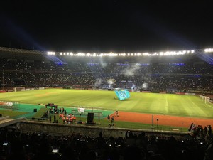Riuhnya GBK oleh Pekikan Pendukung Semen Padang