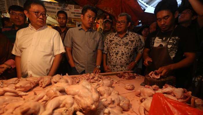 Harga Daging Ayam Tinggi, Aher dan Ketua KPPU Sidak ke Pasar