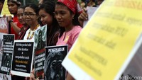 Aksi damai ini untuk mendesak DPR segera mengesahkan RUU Pengakuan dan Perlindungan Hak-Hak Masyarakat Adat (PPHMA).