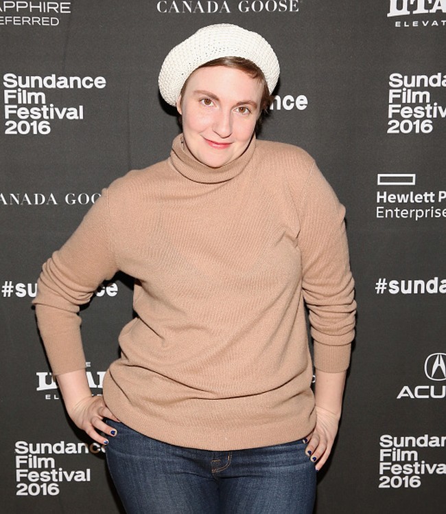 Lena Dunham mengalami endometriosis yang membuat dirinya harus menjalani pengangkatan rahim. Akibatnya, aktris 31 tahun ini tidak bisa punya anak dari rahimnya sendiri. Kini ia dan sang suami mempertimbangkan untuk mengadopsi anak. Foto: Getty Images