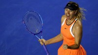Maria Sharapova melakukan perayaan usai mengalahkan Belinda Bencic dengan skor 7-5, 7-5. Di perempatfinal nanti Sharapova akan bertemu Serena Williams. Jason OBrien/Reuters/detikFoto.