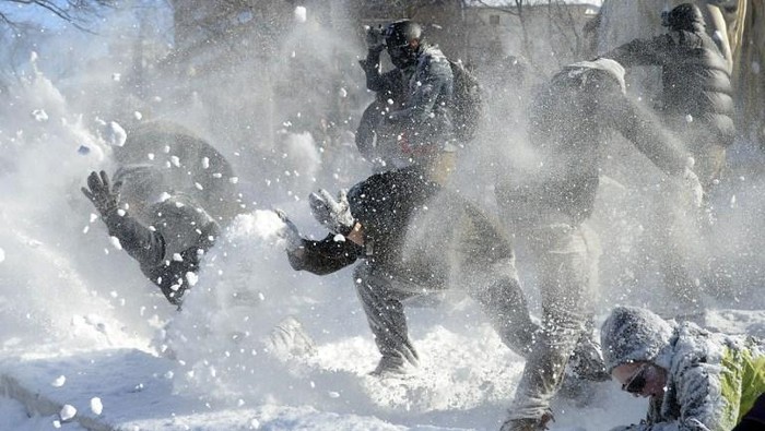 Badai Salju AS Tewaskan 25 Orang, Kantor Pemerintah di Washington Tutup