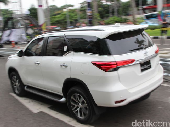 Impresi Pertama  Jajal Toyota  Fortuner VRZ 4x2