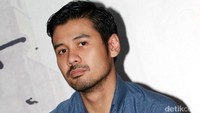 Chicco Jerikho kembali beradu akting dengan Julie Estelle di film ini. Pool/Gus Mun/detikFoto.