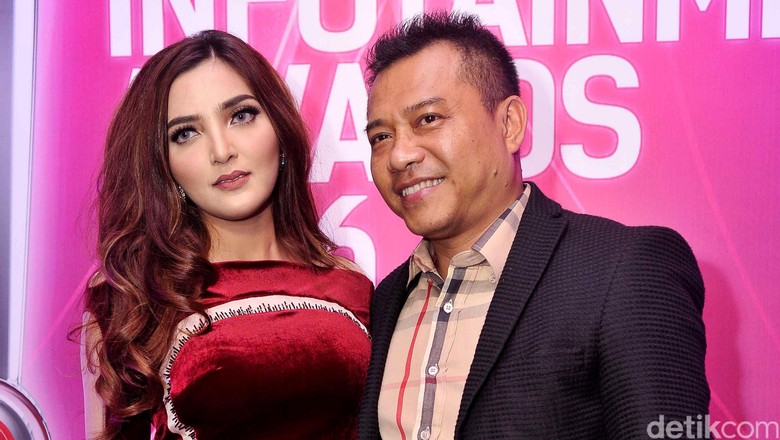 Gus Ipul Punya Nella-Via Vallen, Khofifah Gandeng Anang-Ashanty Gus Ipul Punya Nella-Via Vallen, Khofifah Gandeng Anang-Ashanty
