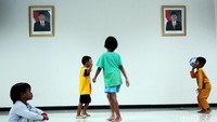 Ada 118 orang yang ditampung di panti ini, terdiri dari dewasa dan anak-anak.