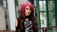 Gaya gothic ala Dara. Pool/Gus Mun/detikFoto.