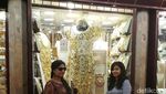 Pasar di Dubai, Jual Baju dari Emas
