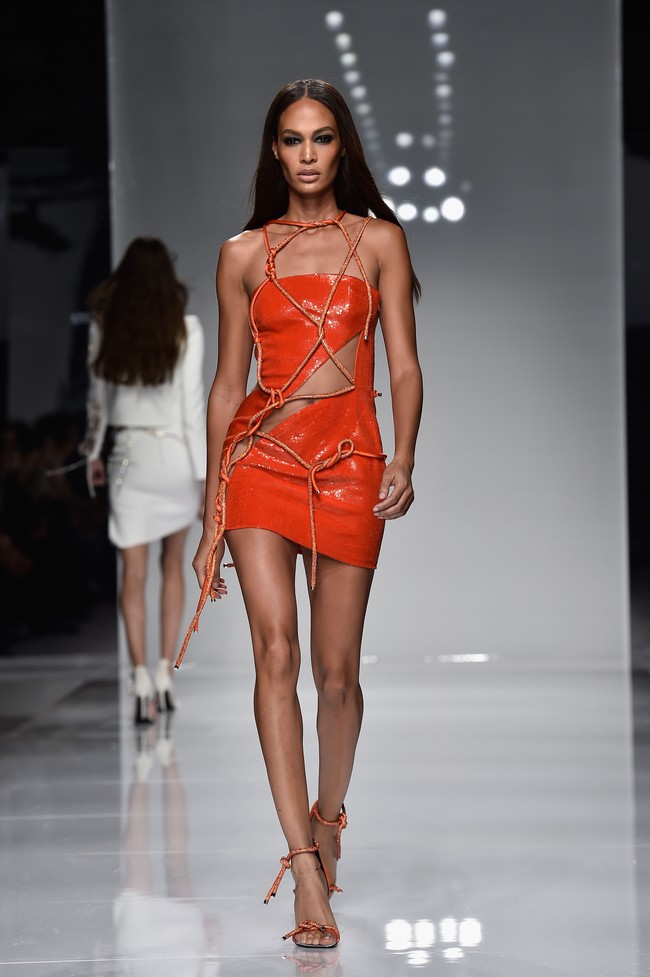 Joan Smalls diperkirakan kekayaannya mencapai Rp 229 miliar. Selain jadi model Victorias Secret, wanita berdarah Puerto Rico ini juga berpose untuk brand fashion high-end seperti Prada dan Alexander Wang. Foto: getty Images