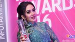 Kecetaran Syahrini Bergaun 20 Kg, Seperti Princess?