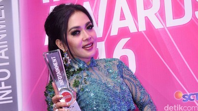 Kecetaran Syahrini Bergaun 20 Kg, Seperti Princess?
