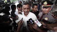 Dirut PLN Sofyan Basir keluar gedung KPK usai menjalani pemeriksaan.