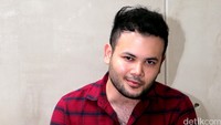 Ia bercerita bahwa awalnya lagu tersebut akan dibawakan solo, namun muncul ide untuk membuat duet.