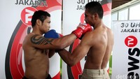 Allan Tanada (kiri) dan Roy Mukhlis (kanan) akan bertarung di Gelora Delta Sidoarjo, Jawa Timur, pada 22 April 2015 mendatang.