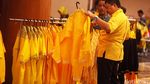 Menuai Rezeki dari Aksesoris Partai Golkar