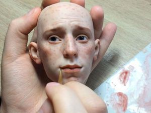 Indah atau Menyeramkan? Seniman Rusia Buat Boneka yang Sangat Mirip Manusia