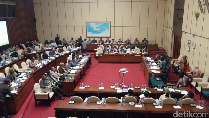 Mentan dan DPR Rapat Bahas Harga Ayam Hingga Kapal Ternak