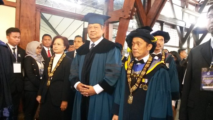 SBY Terima Gelar Honoris Causa dari ITB
