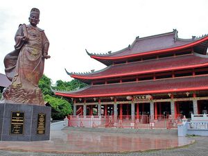 Menelusuri Jejak Cheng Ho di Klenteng Sam Poo Kong