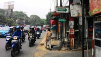 Gang Potlot berada di Duren Tiga, Jakarta Selatan. Sebuah gang biasa namun punya kisah luar biasa bagi para pecinta Slank. Karena di sanalah para personel Slank biasanya berkumpul (Shafa/detikTravel)