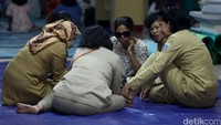 Petugas memberikan penyuluhan kepada warga eks anggota Gafatar.