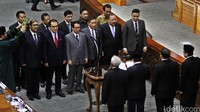 Anggota Tim Pengawas Intelijen di DPR diambil sumpahnya.
