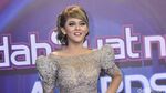 Tidak Nyentrik, Jenita Janet Bergaun Menerawang