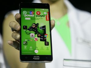 Lenovo Rilis Ponsel Layar Jumbo Rp 1 Jutaan